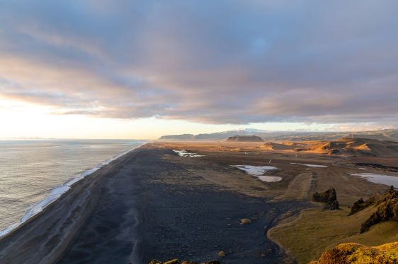 Dyrholaeyjarviti viewpoint 2